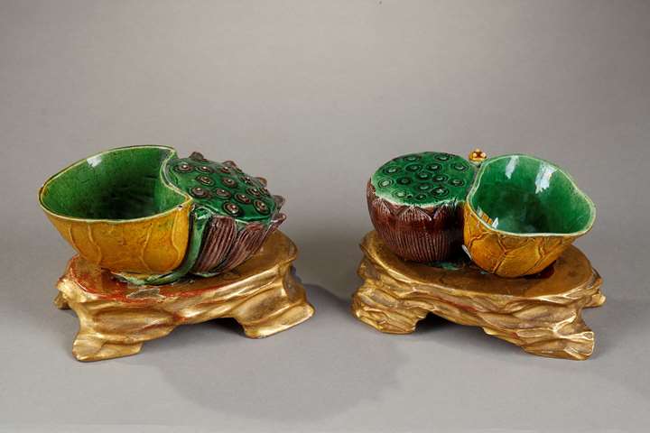 Two waterpot in lotus leaf shape - Biscuit Famille Verte